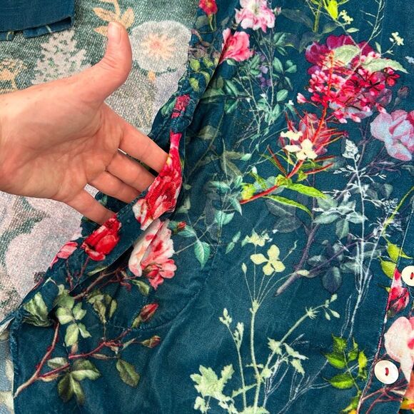 Soft Surroundings Velvet Floral Blouse Top Womens Medium Blue Button Down Shirt - Picture 12 of 15